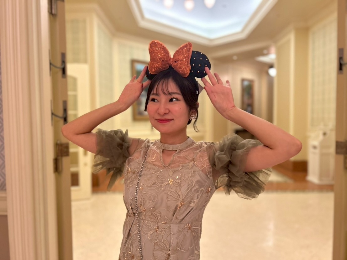 人生初の、友人の結婚式へ💐
場所は憧れのディズニーアンバサダーホテル‧⁺ ⊹˚.

私は新郎の友人で、学生時代に働いてたバーで仲良くなって、その頃の仲間たちと一緒に参列✨

そして…余興のマジックも任せていただきました🪄
仲良しの友人の結婚式での余興って、
いつものショーとは全然違う緊張感…！笑
でも、喜んでもらえたみたいで本当に良かった🥹✨

ラオさん、招待してくれてありがとう！
末永くお幸せに🤍
⁡